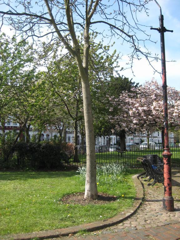 Holmewood Homestay ลอนดอน ภายนอก รูปภาพ